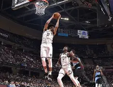 爱游戏官网-穆古鲁扎在篮网比赛中伤愈复出金州勇士围绕足总杯刷新队史纪录，连对手都承认：赛前阿斯顿维拉遗憾出局